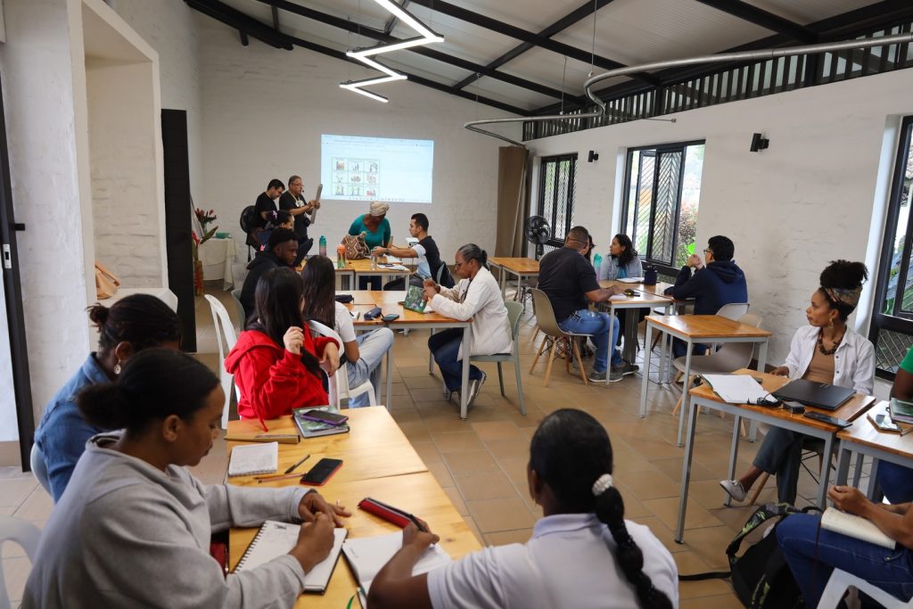 Instagram post from fundaec_org. This post is in position 6.