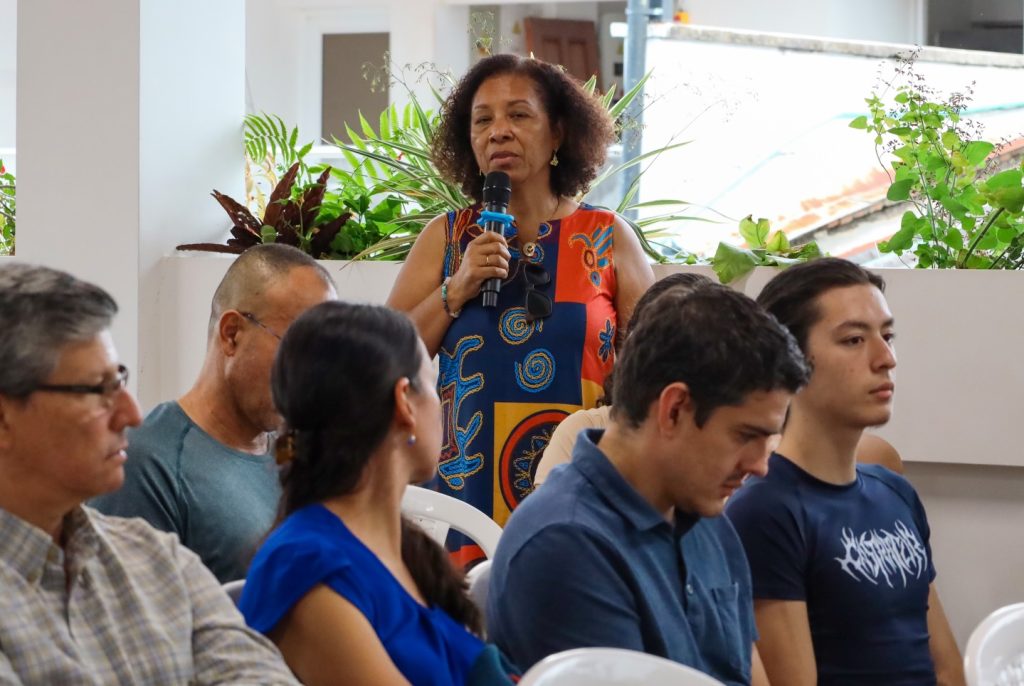 Instagram post from fundaec_org. This post is in position 6.