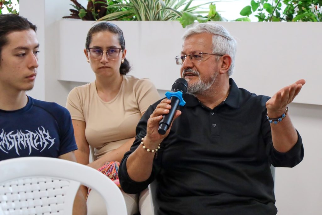 Instagram post from fundaec_org. This post is in position 7.